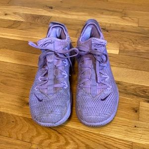 LeBron 16 low ‘Atomic Purple’